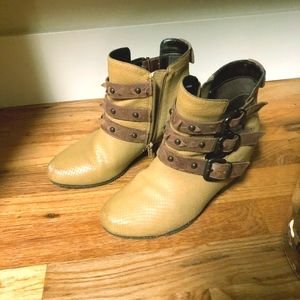 OTBT Valley View Bootie Brownstone w/ brown straps